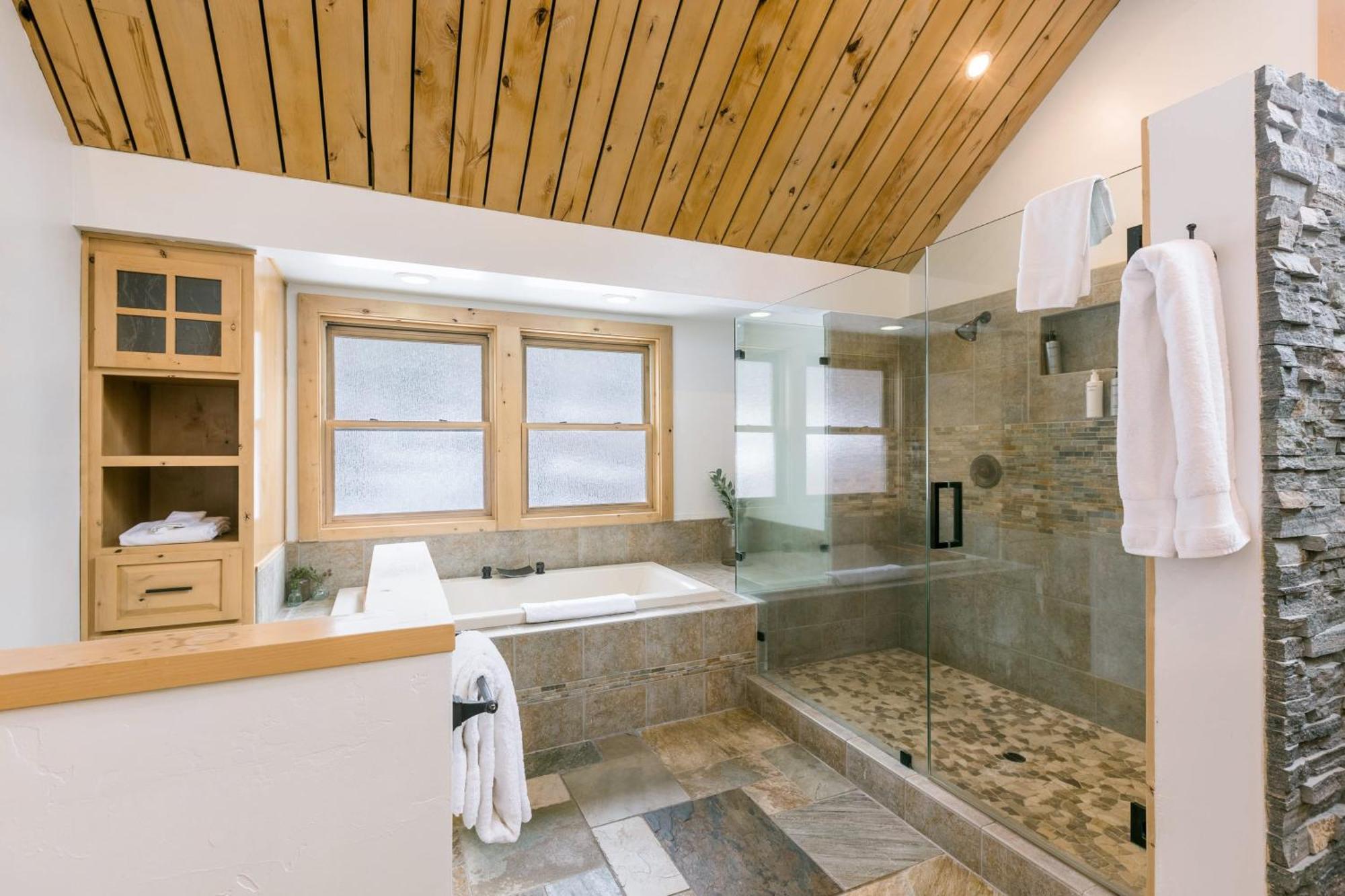 Coyote Moon By Avantstay Cabin Wsauna Mins From Dt Truckee Northstar Exterior photo