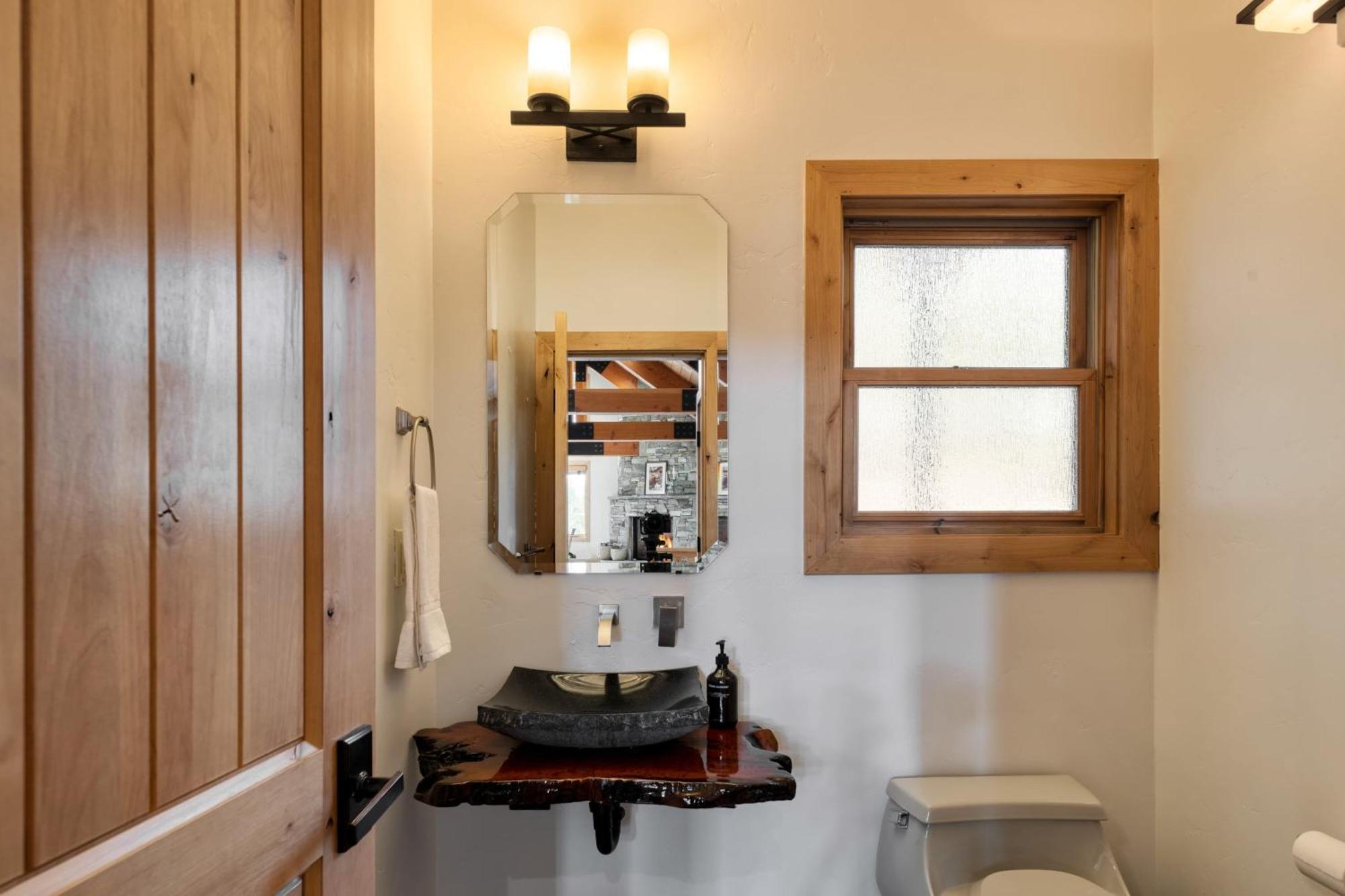 Coyote Moon By Avantstay Cabin Wsauna Mins From Dt Truckee Northstar Exterior photo