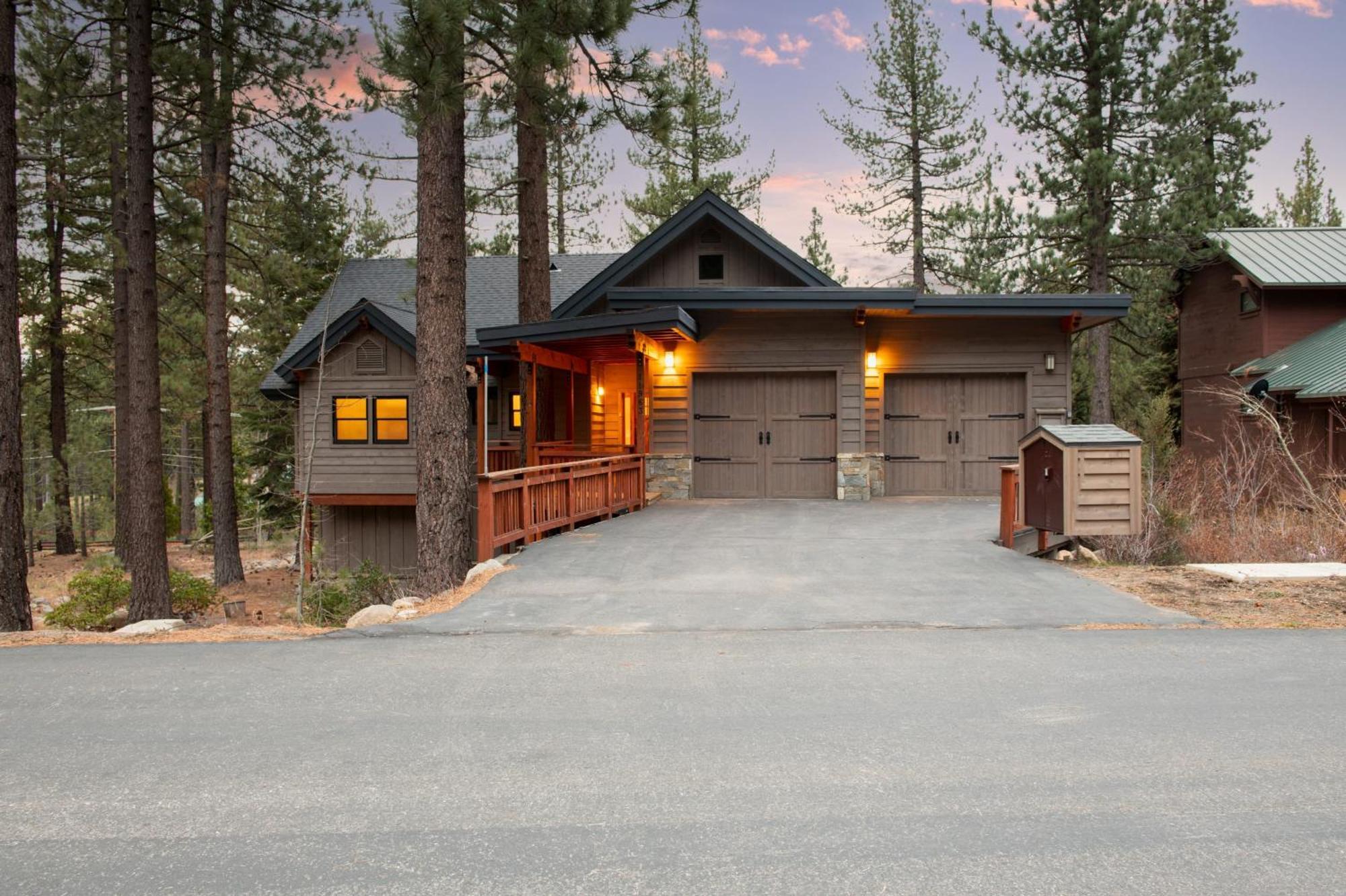 Coyote Moon By Avantstay Cabin Wsauna Mins From Dt Truckee Northstar Exterior photo