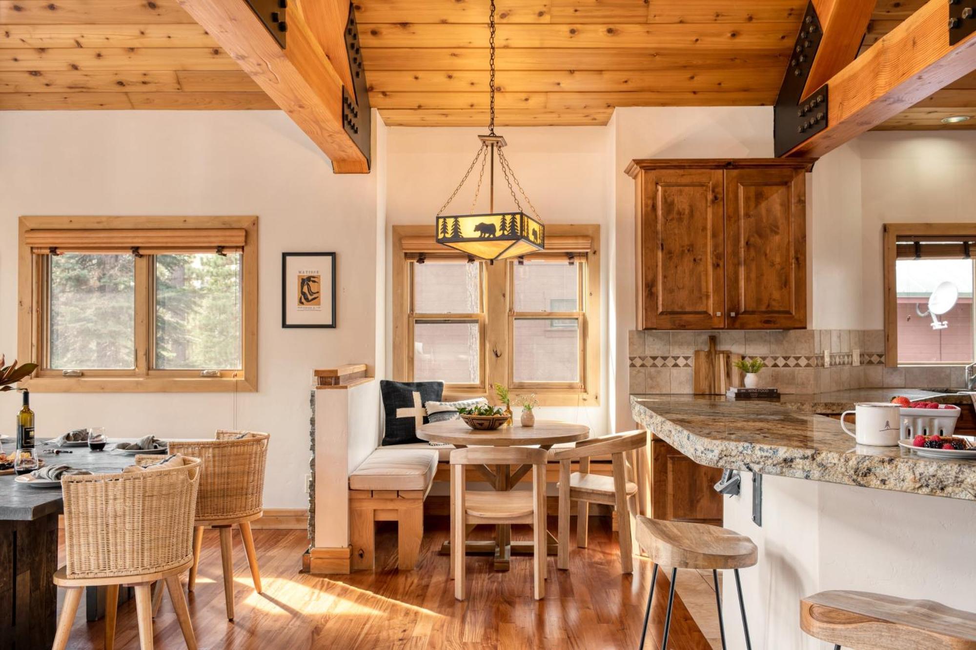 Coyote Moon By Avantstay Cabin Wsauna Mins From Dt Truckee Northstar Exterior photo